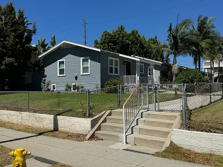 1947 19th St — Photo 1
