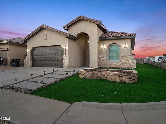 2nd image of 13869 Paseo De La Luna Ave