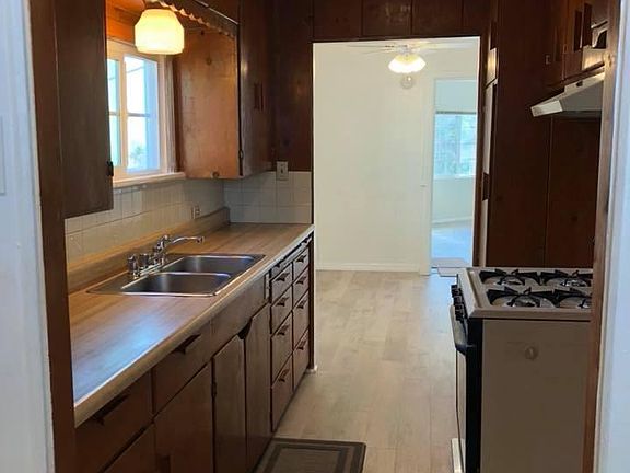 4th image of 3823 Boyce Ave