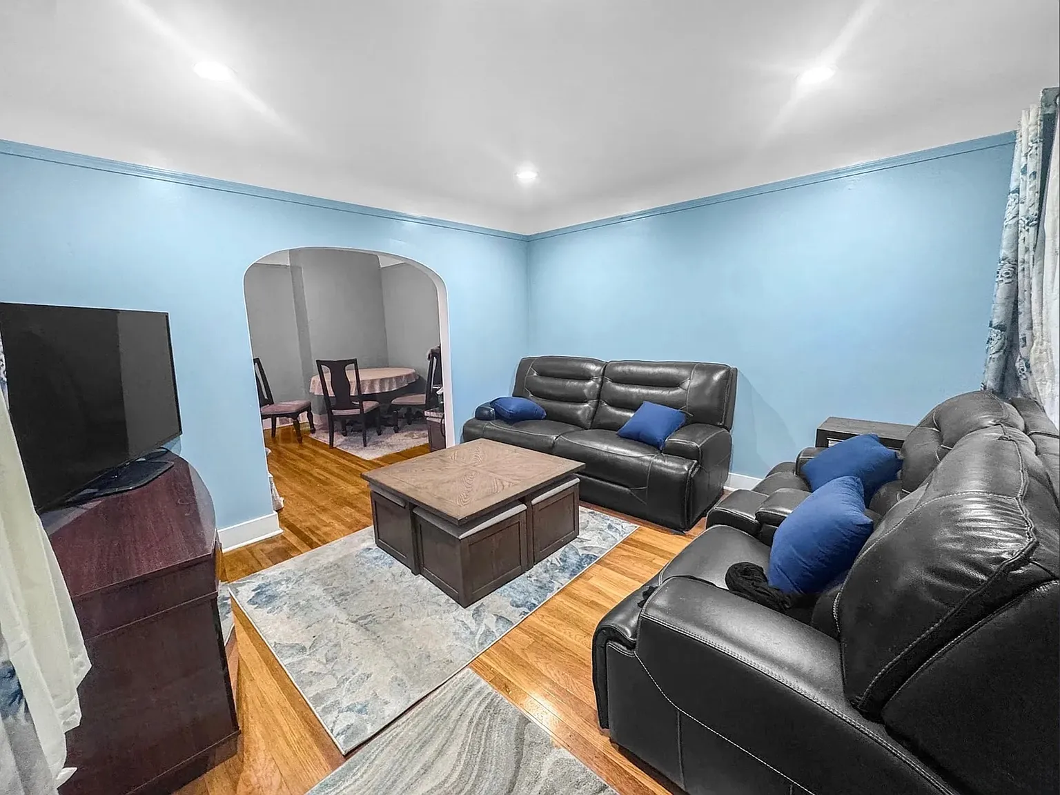 2 bed, 900 sqft, $1,300 — Photo 2