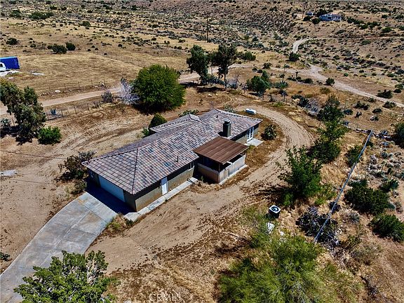 4th image of 20465 Piedmont Dr