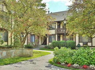 8-2 Foxwood Dr, Pleasantville, NY 10570