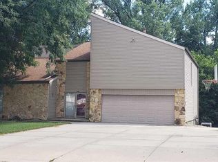 16611 Pine St, Omaha, NE 68130