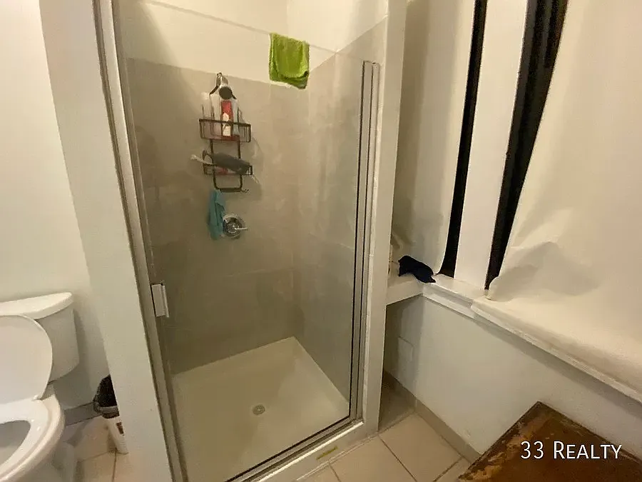 Studio, 300 sqft, $900 — Photo 4