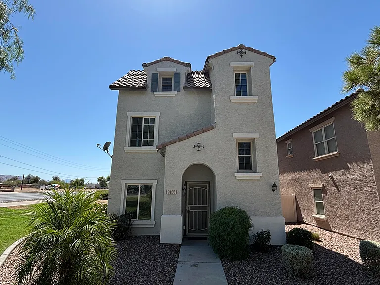 2125 E Huntington Dr — Photo 1