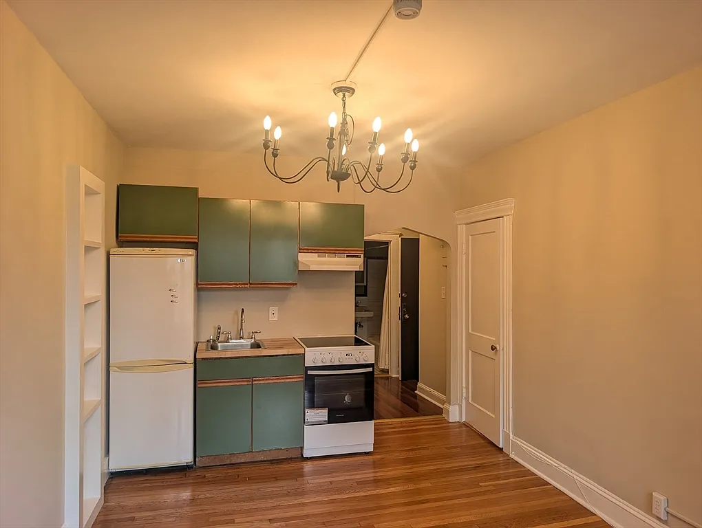 1 bed, 1.0 bath, 450 sqft, $2,200 — Photo 2