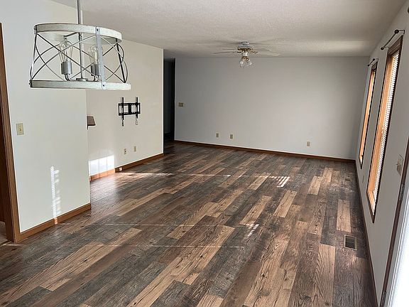 5th image of 813 Vanlaningham Dr