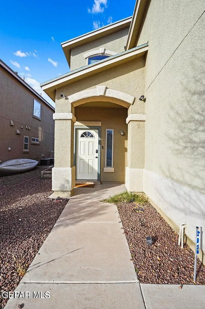 4 bed, 2.5 bath, 1799 sqft, $1,800 — Photo 4
