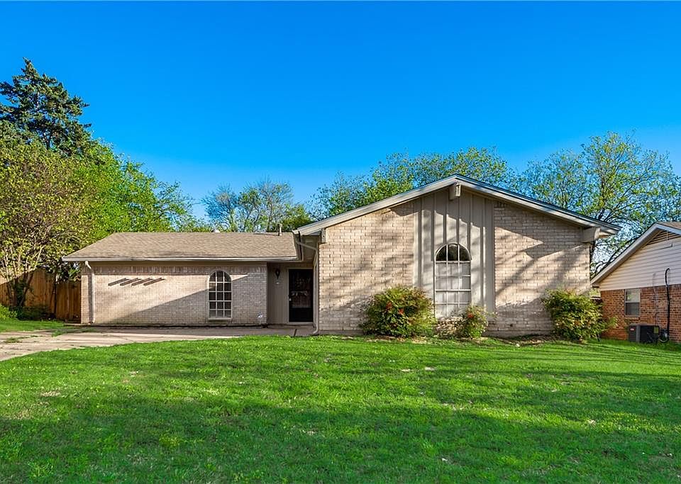 1st image of 906 Moorhead Ct