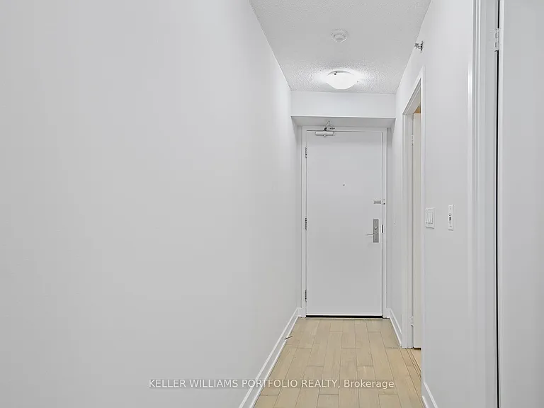 21 Nelson St #605 — Photo 3