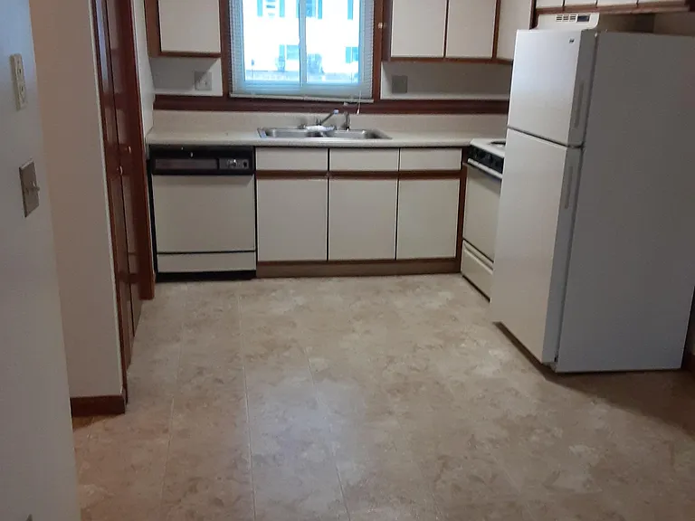 145 Riviera Dr — Photo 2