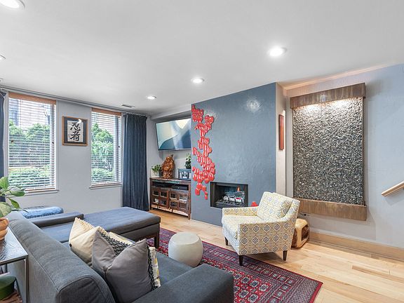 5th image of 1660 N Hudson Ave APT 1E