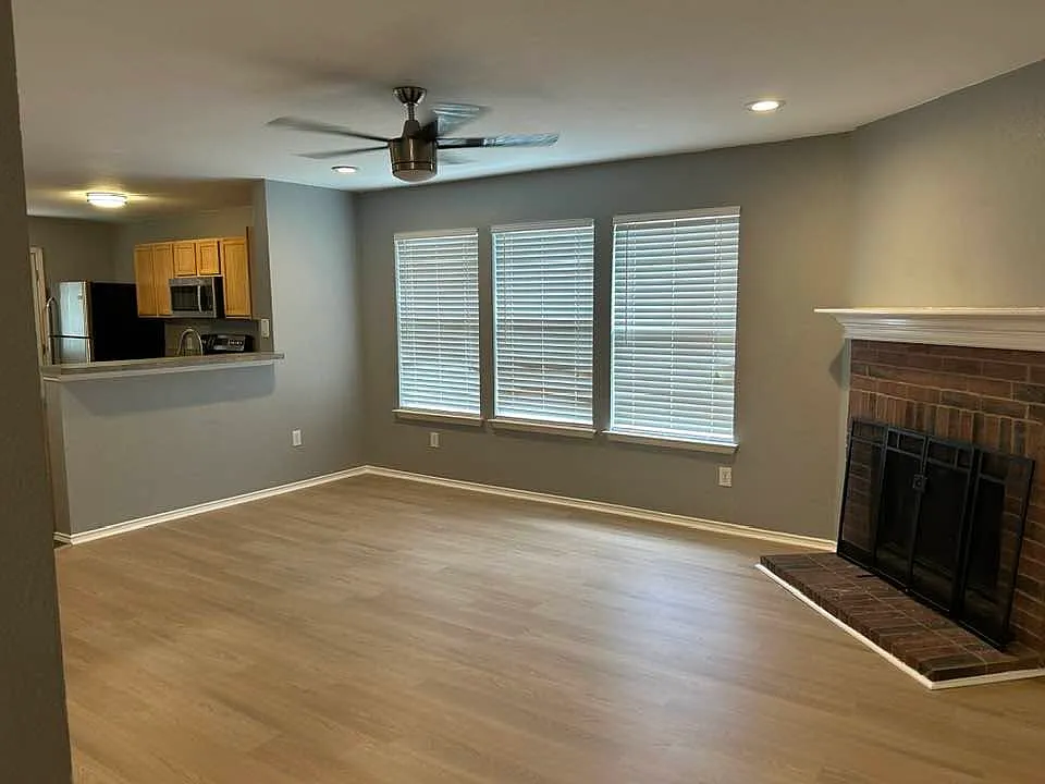 3 bed, 1237 sqft, $2,100 — Photo 3