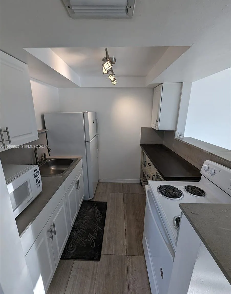Village At Dadeland Condo — Photo 4