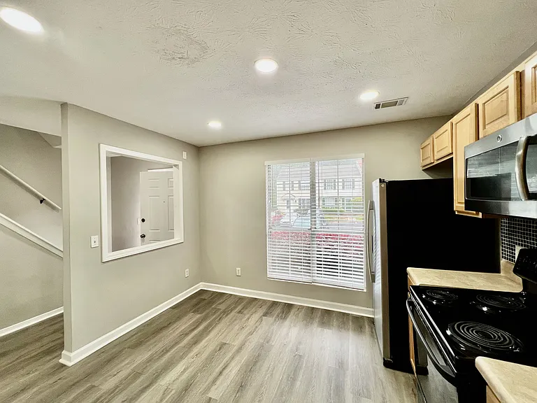 1804 Queen Anne Ct — Photo 6