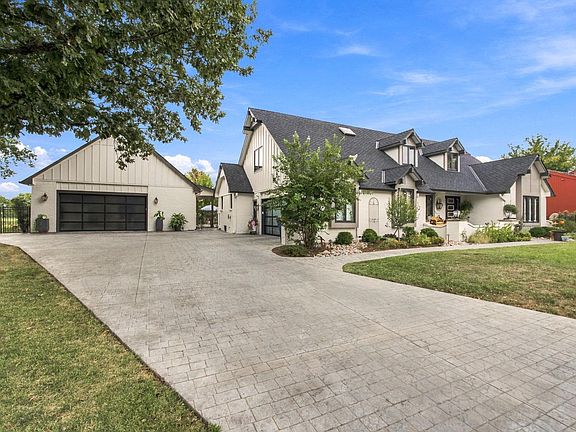 2nd image of 2448 N Greenleaf Ct
