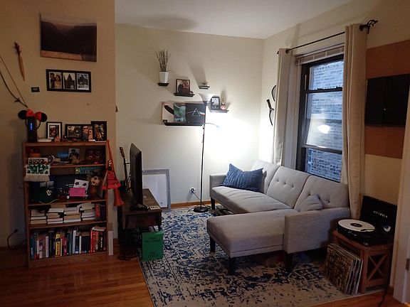 4th image of 636 W Barry Ave #406