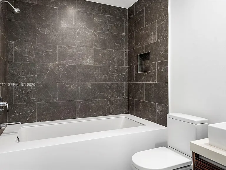 1100 Biscayne Blvd #5705 — Photo 11