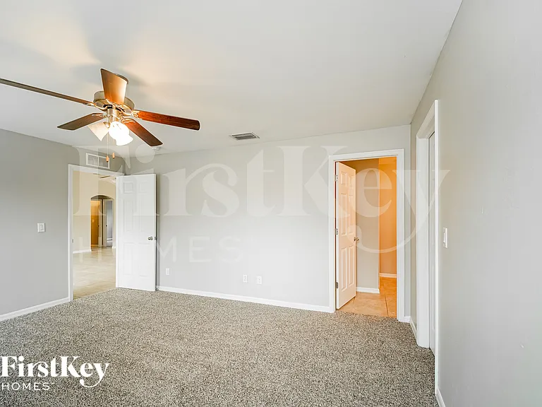 2325 NW 34th Ave — Photo 10