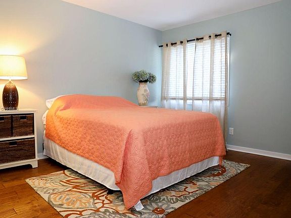 3rd image of 140 Windward Village Dr