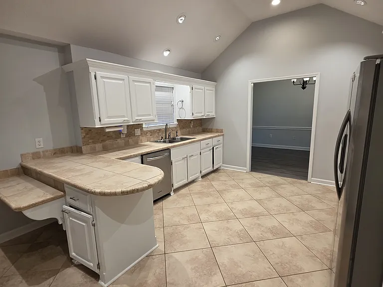 401 Hemlock Dr — Photo 15