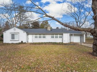 16010 W Thirteen Mile Rd, Beverly Hills, MI 48025