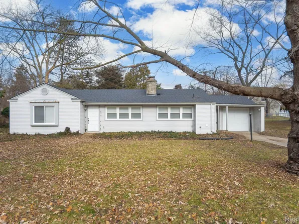 16010 W Thirteen Mile Rd, Beverly Hills, MI 48025