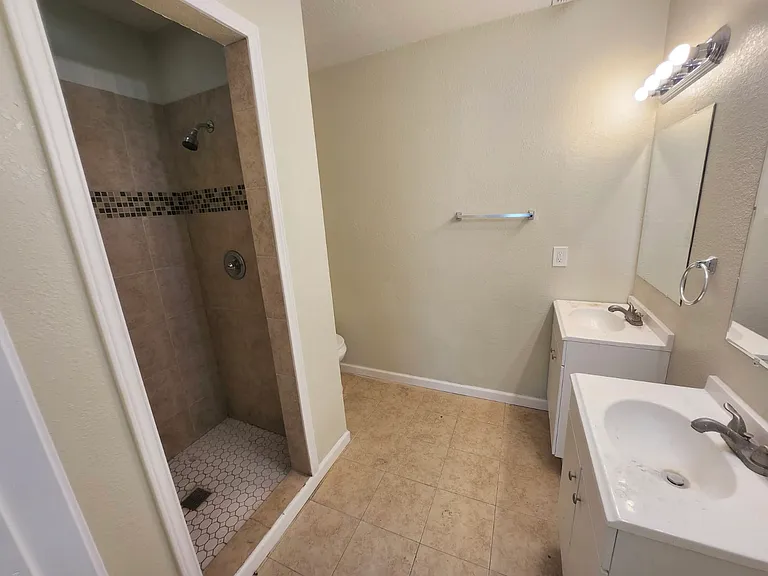 120 Glenhaven Dr — Photo 10