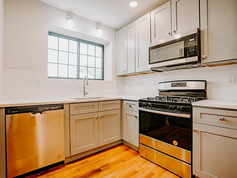 7572 Oxford Dr #3 — Photo 5