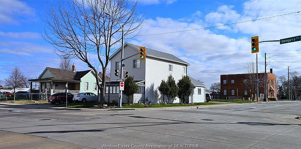 1st image of 194 Glengarry Ave