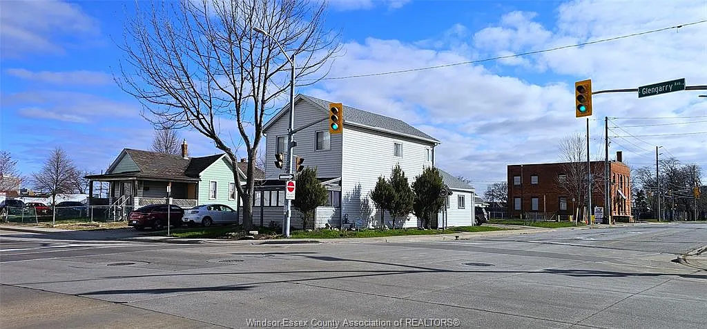 194 Glengarry Ave photo 1