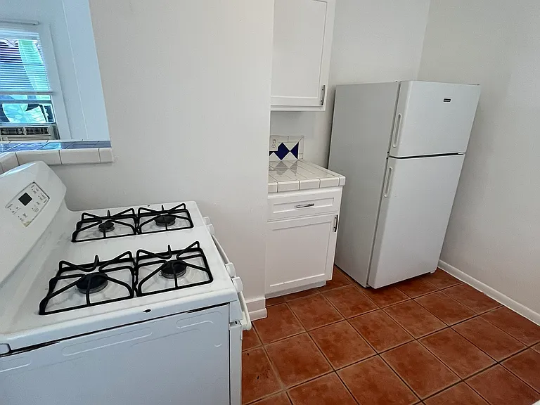 756 N Van Ness Ave #1 — Photo 9