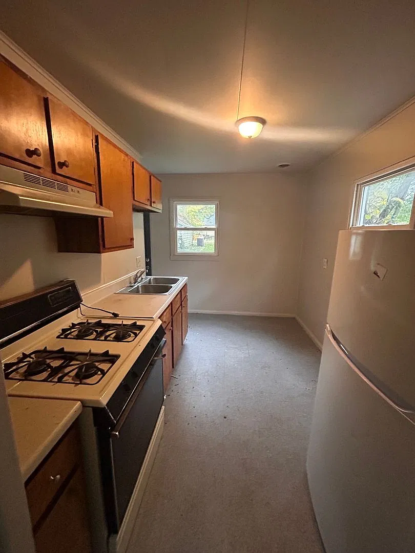 3114 Abbott St — Photo 3