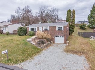 820 Mount Hood Dr, Pittsburgh, PA 15239