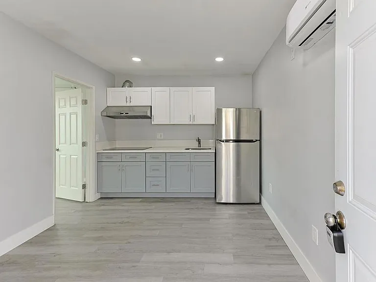 3774 Clavelita St #3774 — Photo 9