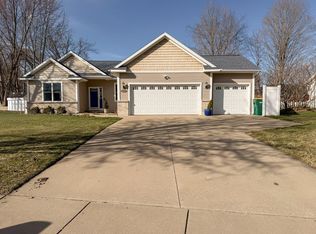 2150 Oak Leaf Trl, Portage, MI 49024