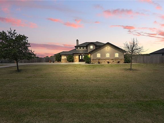 3rd image of 224 Creekwood Dr
