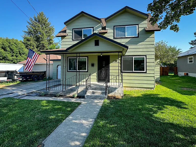 1730 Broadway St — Photo 1