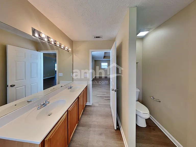 5527 Middlebury Dr — Photo 13