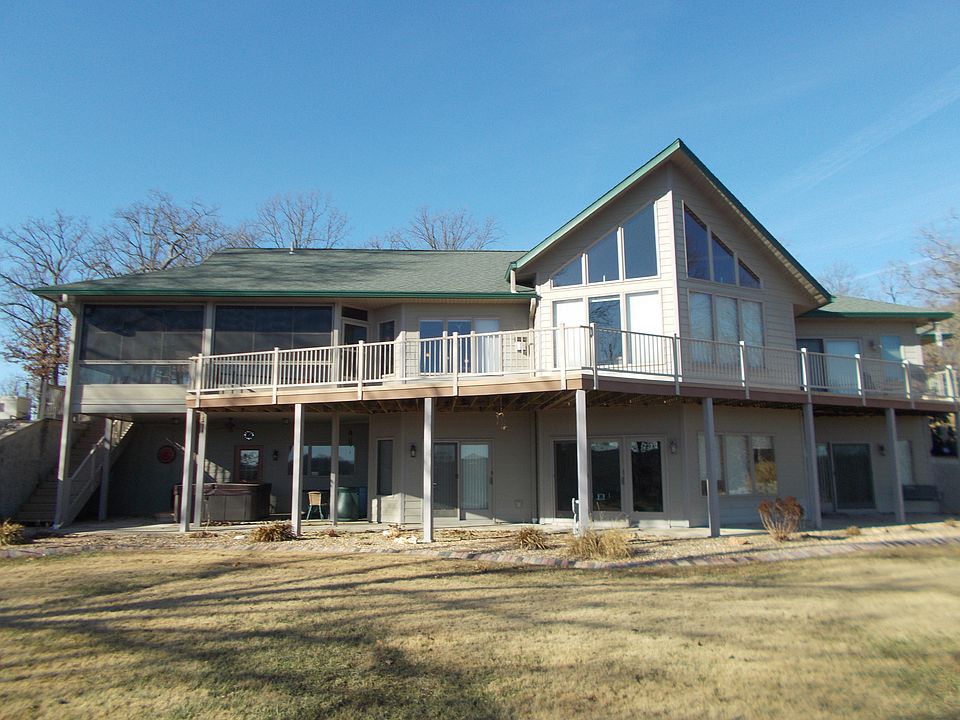 Back of house facing the Lak