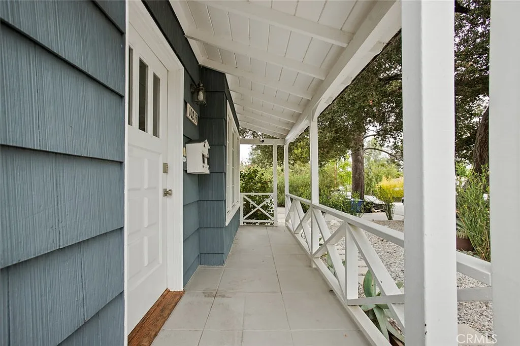 3 bed, 1211 sqft, $4,395 — Photo 4