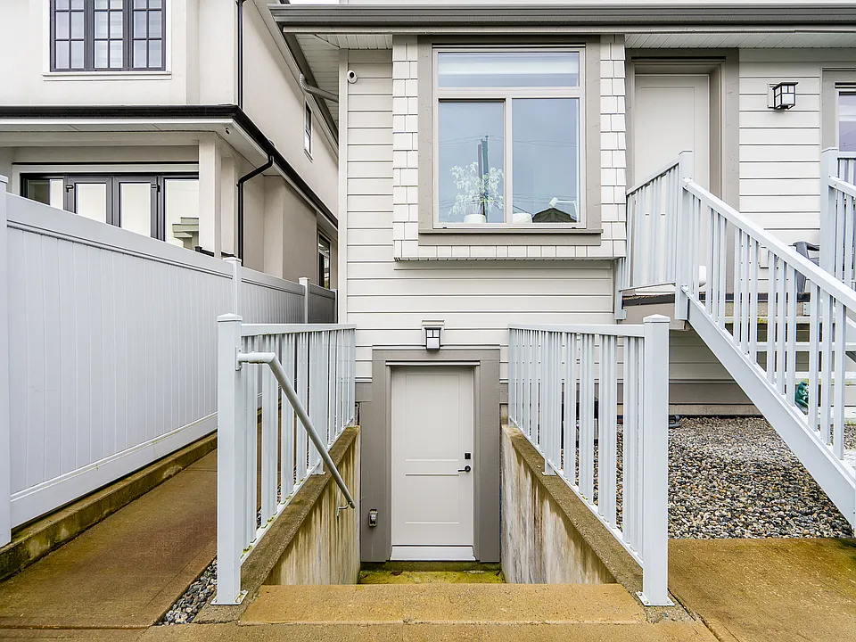8090 Selkirk St #BASEMENT