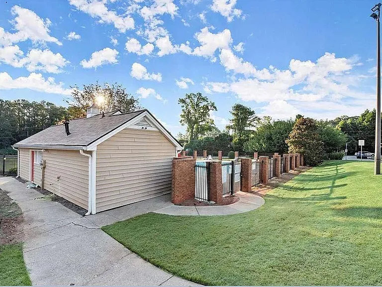 1040 Old Holcomb Bridge Rd — Photo 24