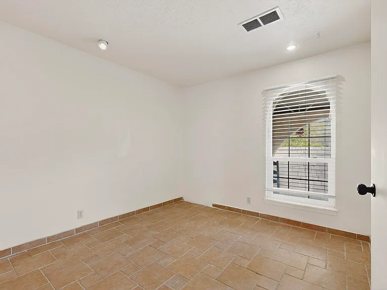6500 Martin Ct NE — Photo 28