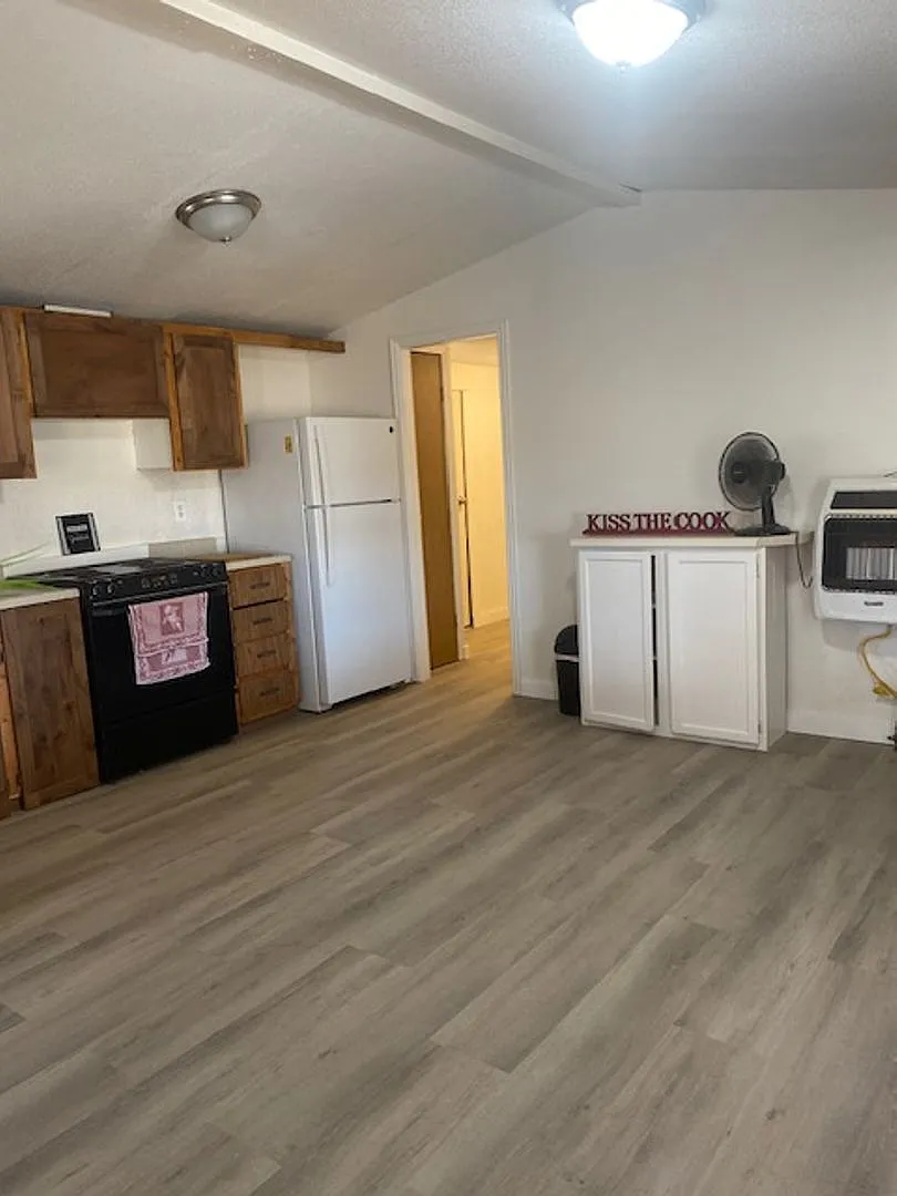 3724 CR 458 — Photo 2