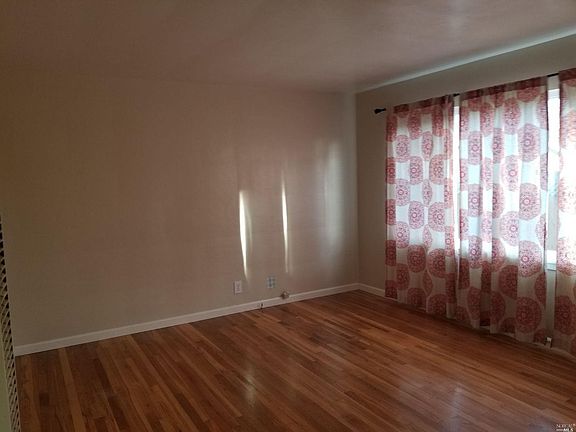 5th image of 529 University St APT C
