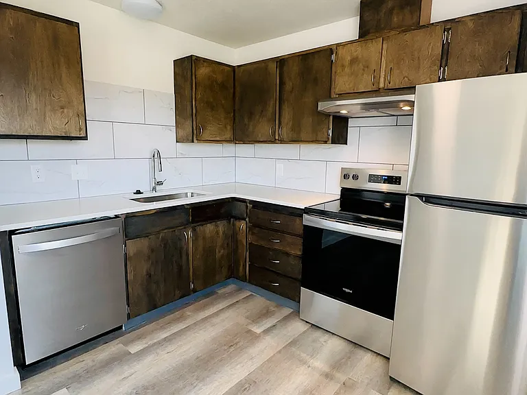 211-225 N Peterson Dr — Photo 21