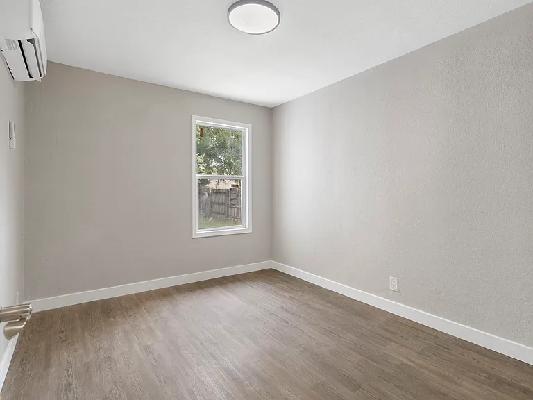 1607 W Lynn St — Photo 11