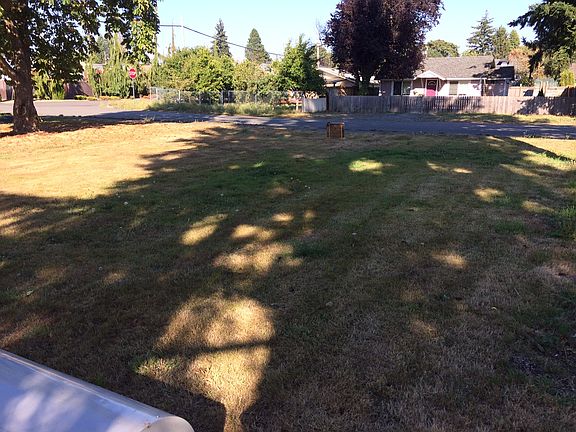 Front of house to street.