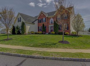 2002 Willowwood Dr, Royersford, PA 19468